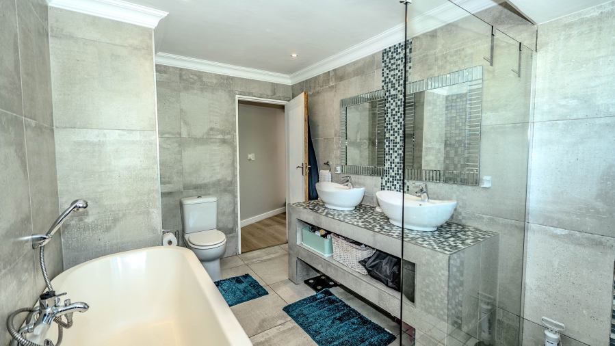 5 Bedroom Property for Sale in De Bron Western Cape